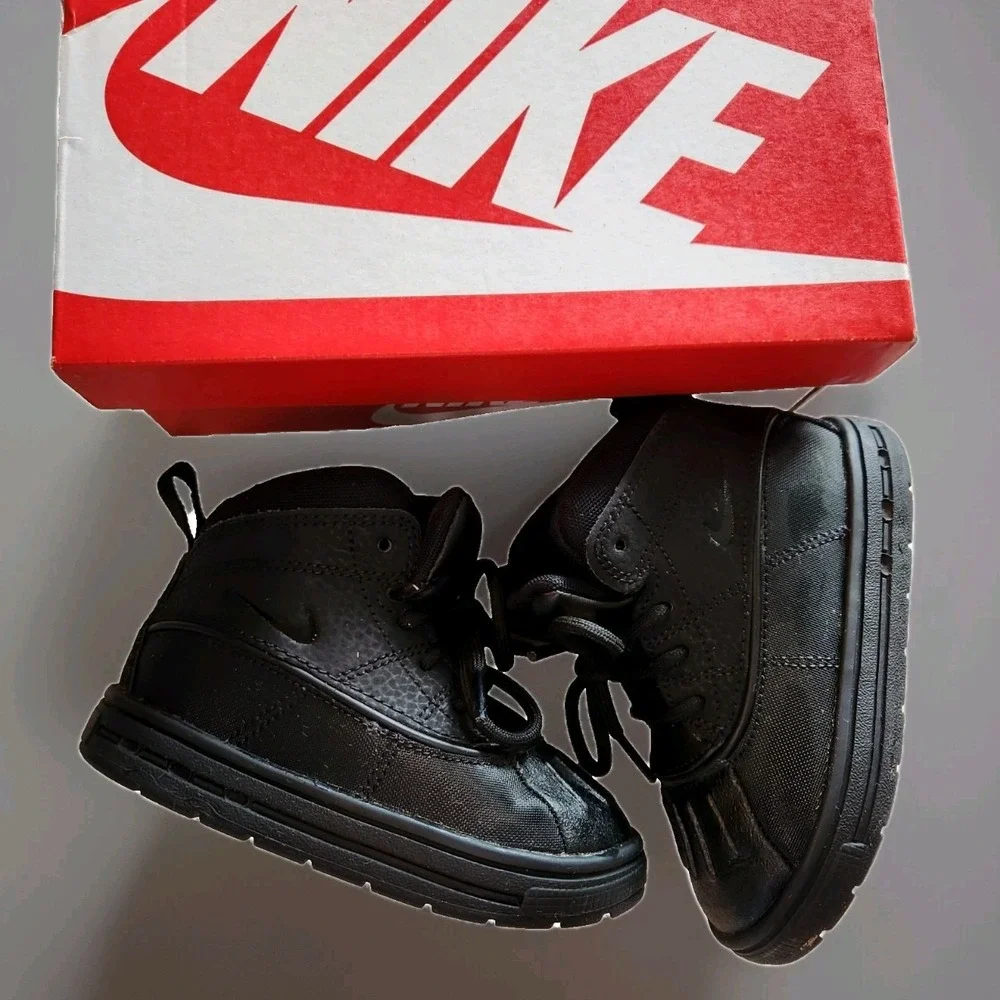 Nike Woodside 2 High Black/Black-Black,‎ Size US 7C (Toddler) with BOX EUC